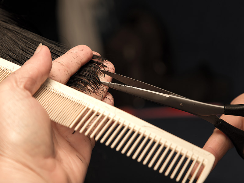 Tutorial para cortar el pelo a un hombre en casa con diferentes técnicas